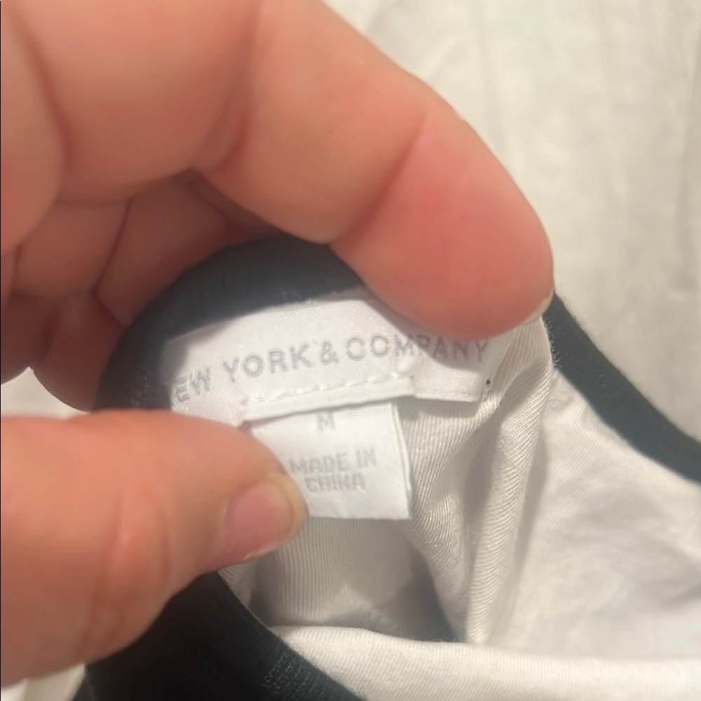 New York & Company Black and White Halter Top /women / Size M - Picture 11 of 13
